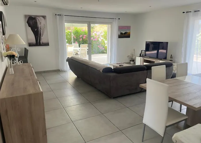 Les Nefliers * סן-מקסים