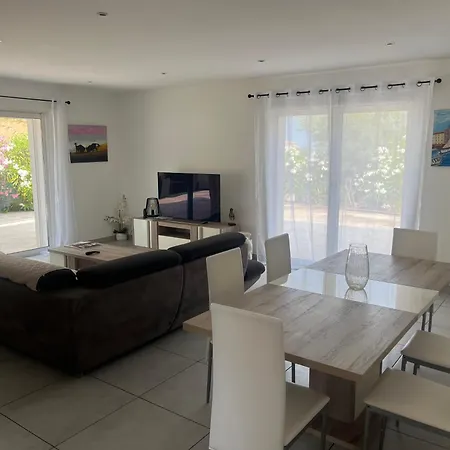 Les Lauriers Apartment *