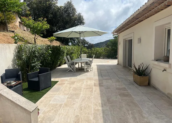 Les Nefliers דירה