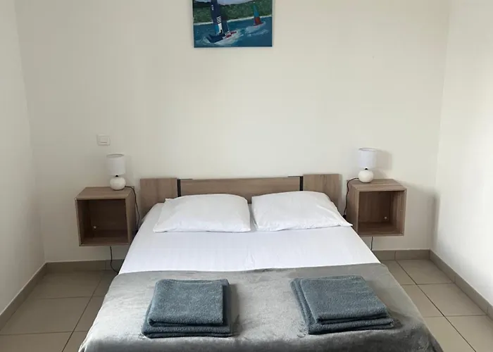 Les Nefliers Сент-Максим