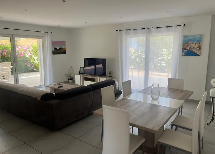 Les Nefliers Apartment *